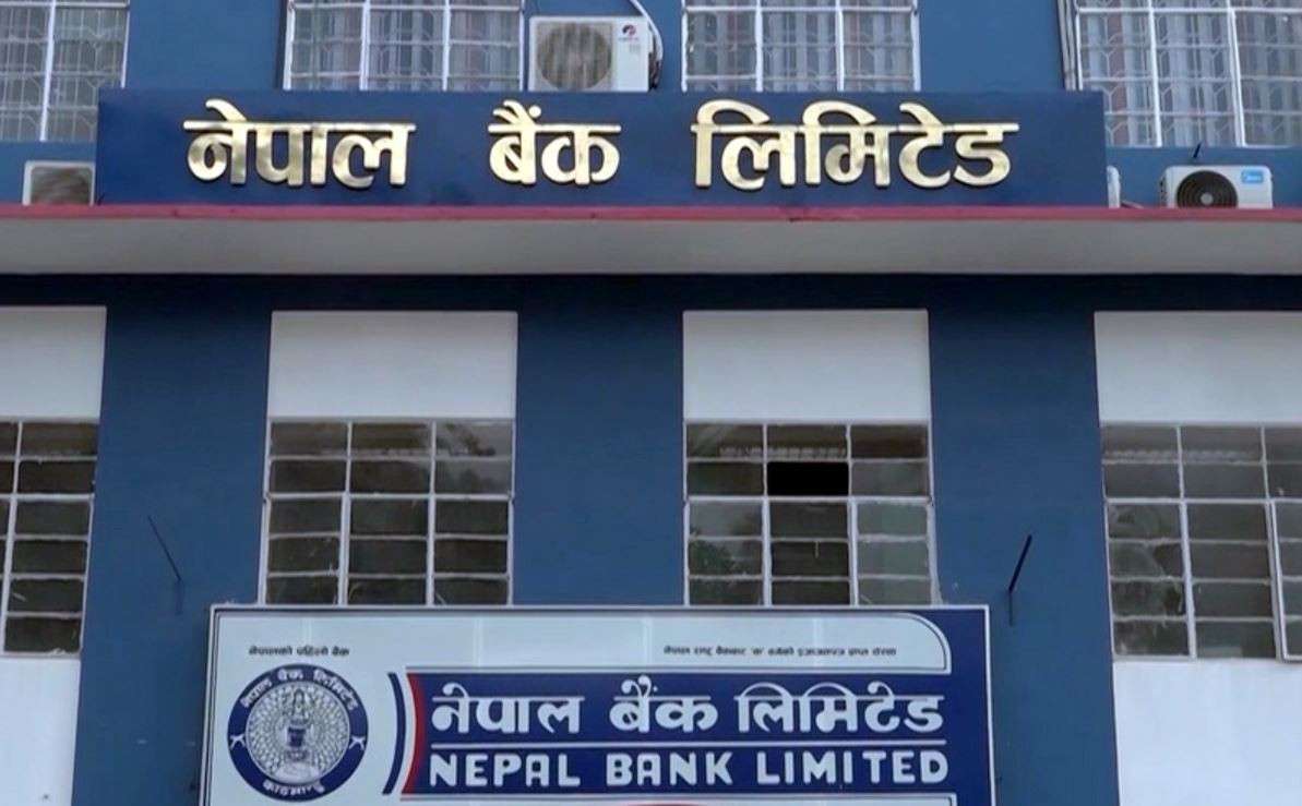 नेपाल बैंक लिमिटेडका तत्कालीन उपप्रबन्धक श्रेष्ठ पक्राउ