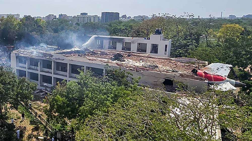अस्पतालको होस्टेलको छतमा भेटियो दुर्घटनाग्रस्त विमानको ब्ल्याक बक्स
