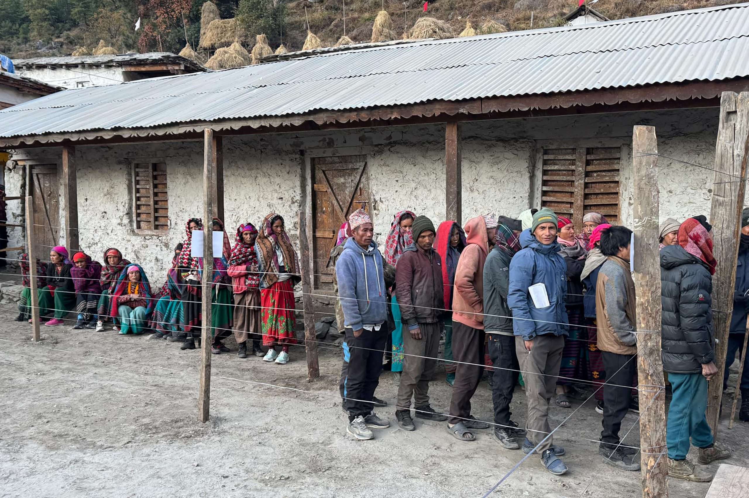 स्थानीय तह उपनिर्वाचनः ४१ पदका लागि मतदान सुरु