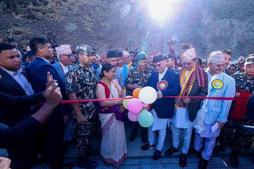 प्रधानमन्त्री ओलीले उद्घाटन गरे हुम्ला जोड्ने चुवाखोलाको बेलिब्रिज