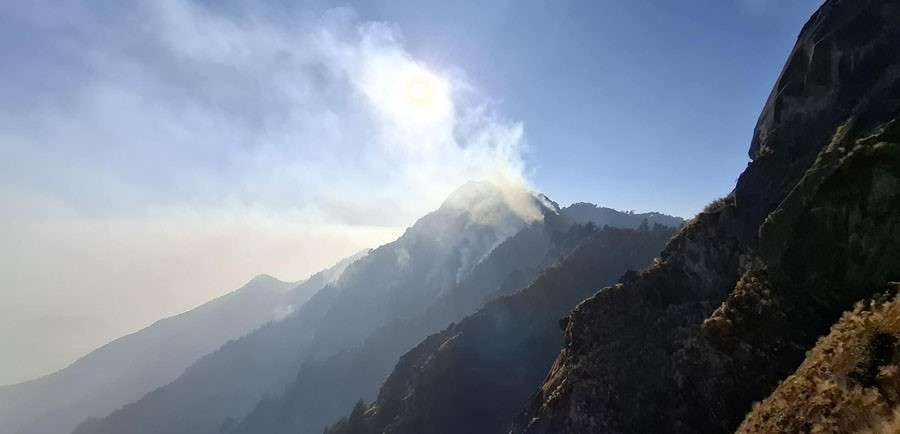 काभ्रेको महाभारत जङ्गलमा लागेको आगलागी अझै नियन्त्रणमा आएन