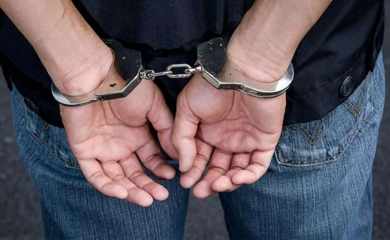 पेस्तोलसहित चार भारतीय नागरिक पक्राउ