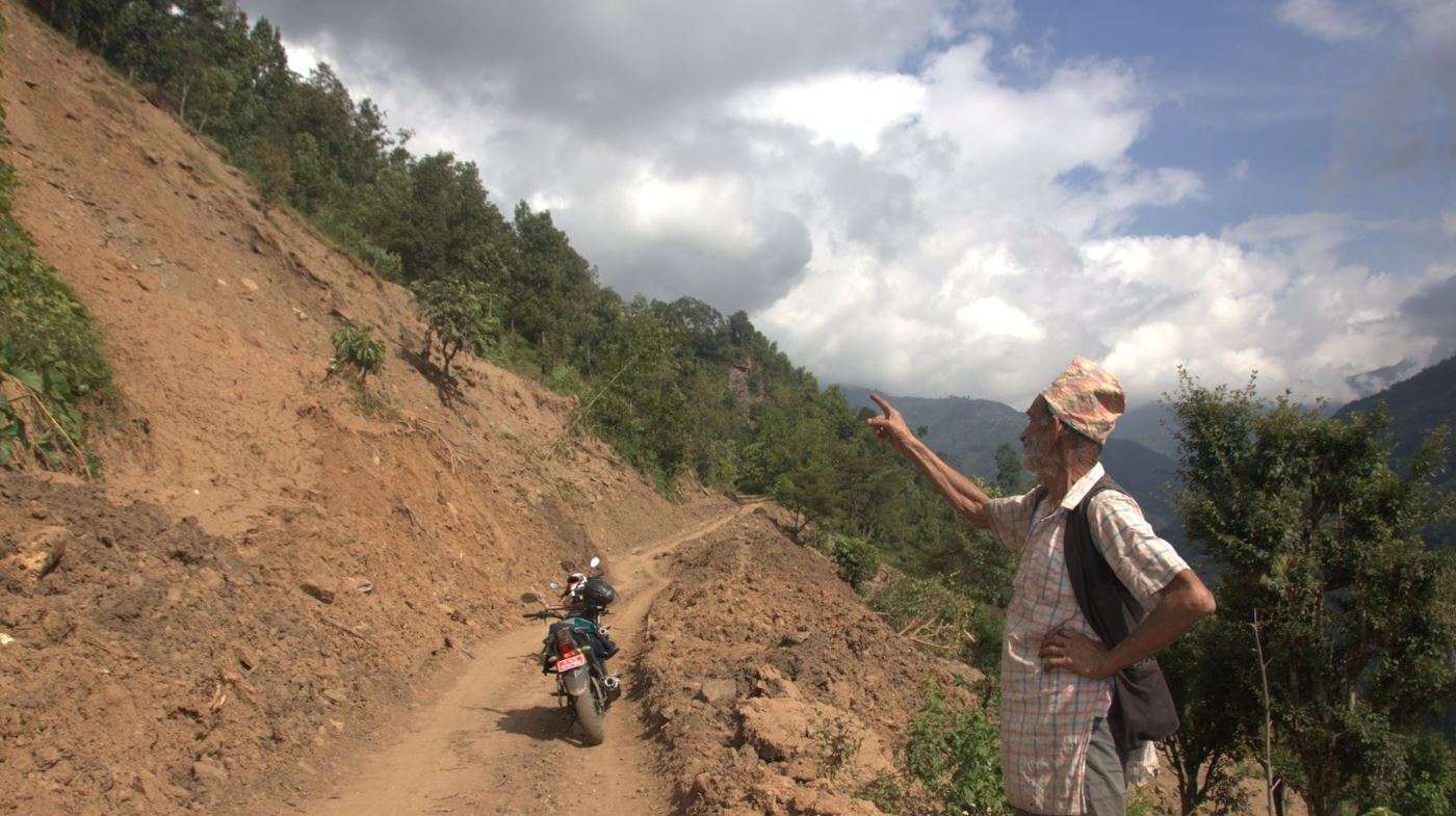 सुख्खायाममा पनि रोकिएन तिङ्लामा पहिरो, सयभन्दा बढी घर जोखिममा